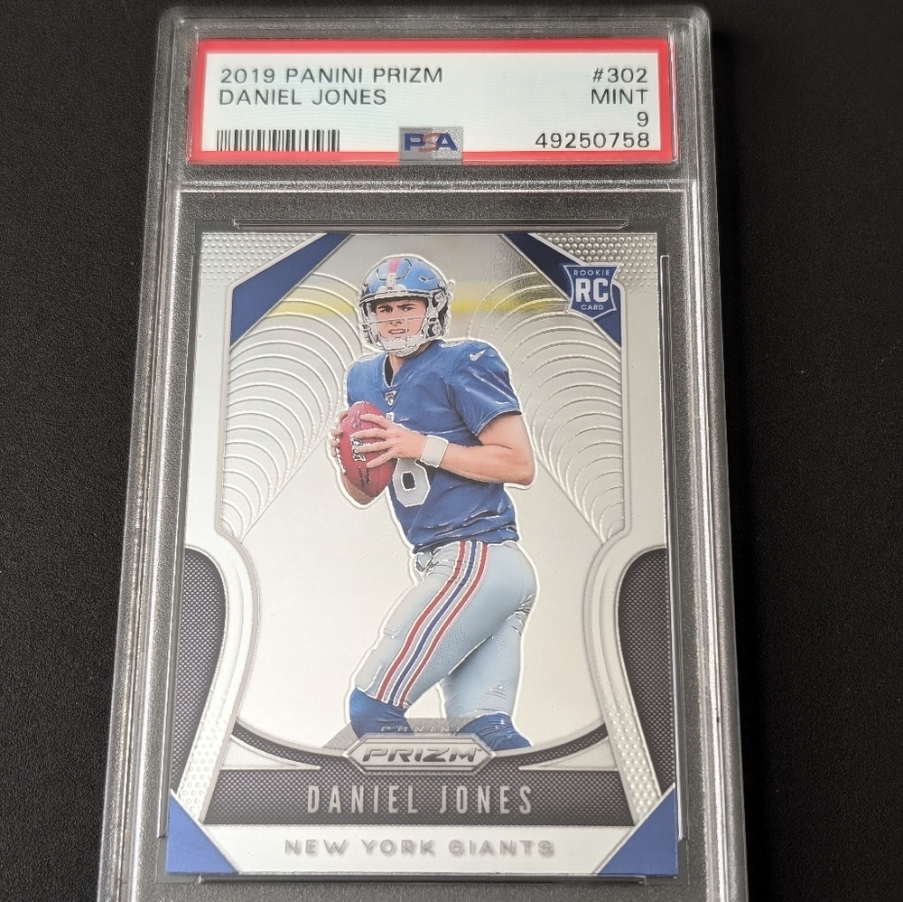 2019 Panini Prizm Daniel Jones #302 PSA 9